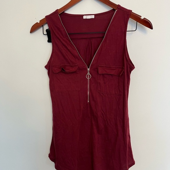 5/20$ Women's Burgundy Sleeveless Top size XS - Picture 2 of 5